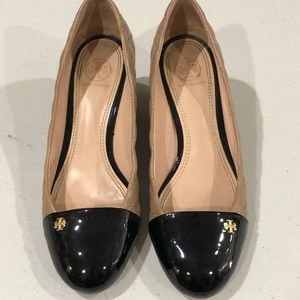 Tory Burch guilted tan  black wedges shoes 8